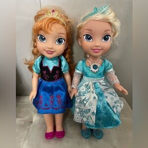 Frozen Anna and Singing Elsa Doll Set